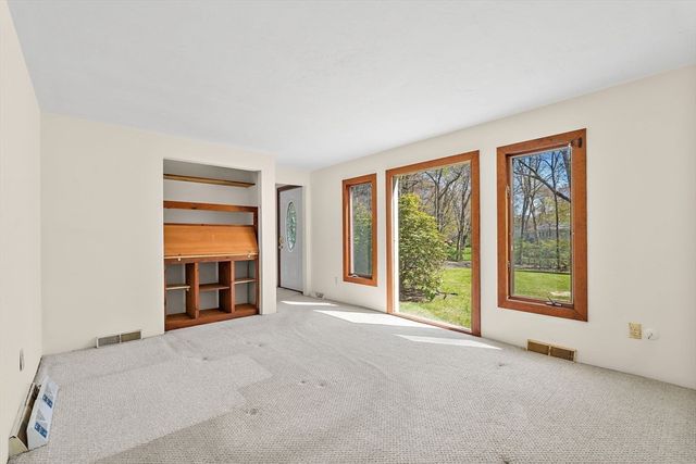 19 Orchard Ln, Holliston, MA 01746