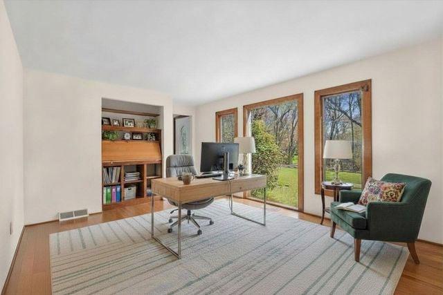 19 Orchard Ln, Holliston, MA 01746