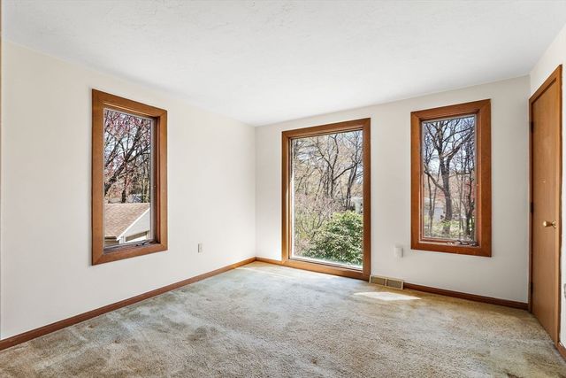 19 Orchard Ln, Holliston, MA 01746