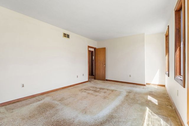 19 Orchard Ln, Holliston, MA 01746
