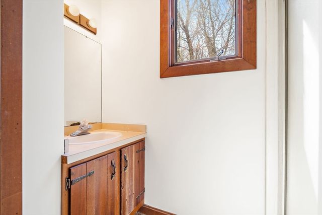 19 Orchard Ln, Holliston, MA 01746