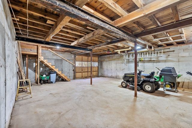 19 Orchard Ln, Holliston, MA 01746