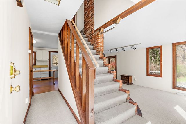 19 Orchard Ln, Holliston, MA 01746