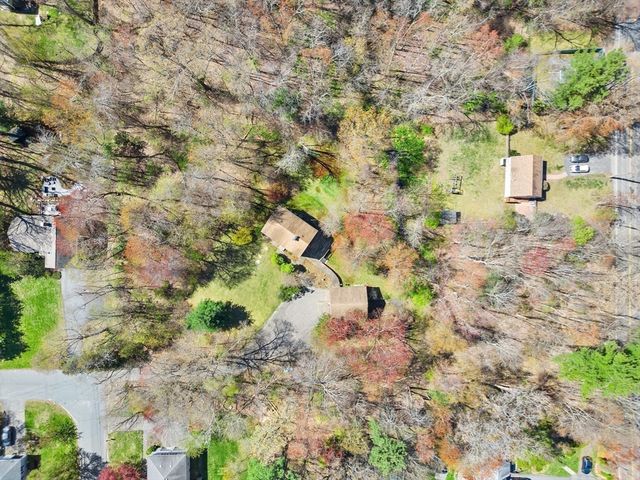 19 Orchard Ln, Holliston, MA 01746