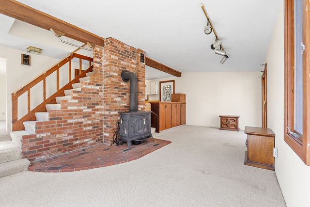 19 Orchard Ln, Holliston, MA 01746