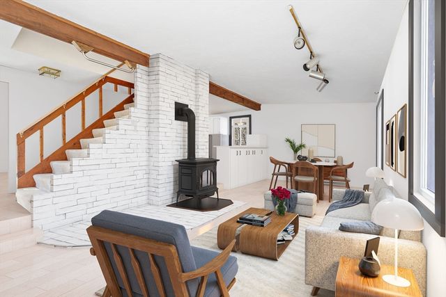 19 Orchard Ln, Holliston, MA 01746