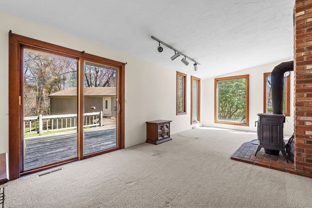 19 Orchard Ln, Holliston, MA 01746