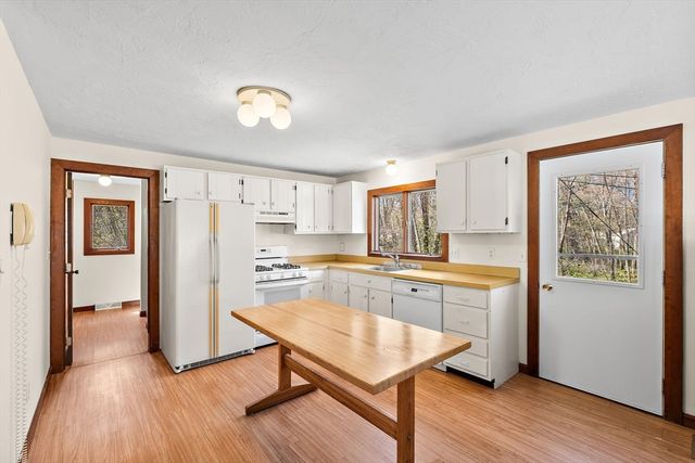 19 Orchard Ln, Holliston, MA 01746