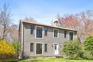 19 Orchard Ln, Holliston, MA 01746