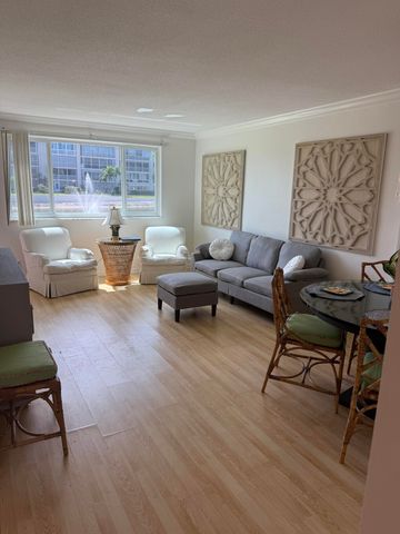 2616 N Gardens Drive 105, Lake Worth, FL 33461