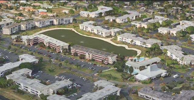 2616 N Gardens Drive 105, Lake Worth, FL 33461