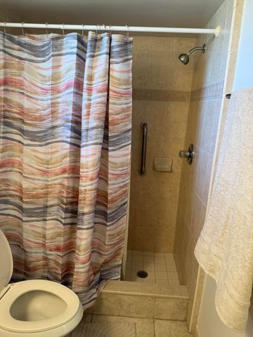 2616 N Gardens Drive 105, Lake Worth, FL 33461