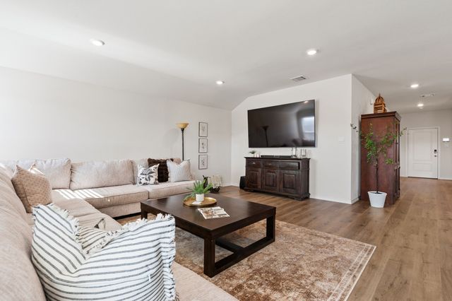 943 Buttercup Drive, Pilot Point, TX 76258