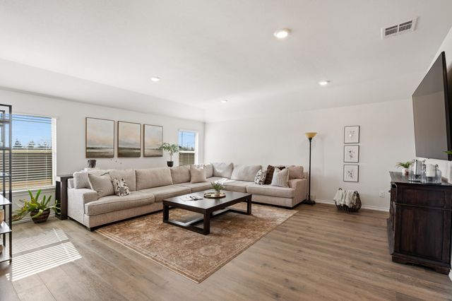 943 Buttercup Drive, Pilot Point, TX 76258