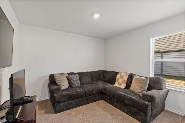 943 Buttercup Drive, Pilot Point, TX 76258