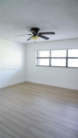 9023 SW 113th Place Cir W, Miami, FL 33176