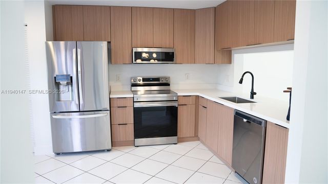 9023 SW 113th Place Cir W, Miami, FL 33176