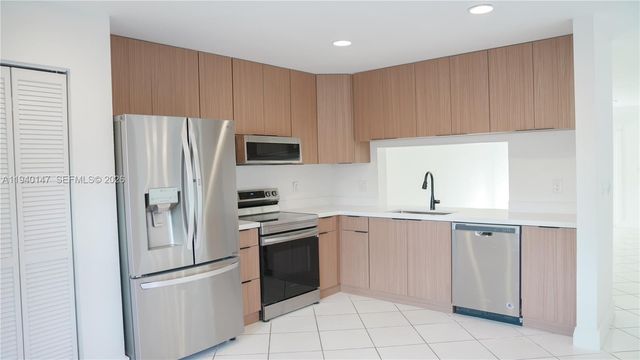 9023 SW 113th Place Cir W, Miami, FL 33176