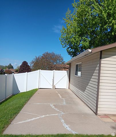 2564 N 2600 E, Layton, UT 84040