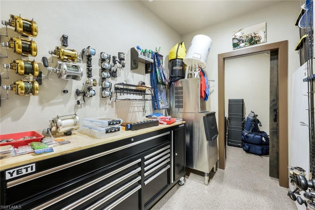 Image 38 of property listing at 2709 NW 41st AVE, Cape Coral, FL 33993