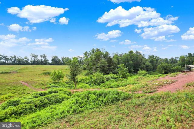 267 HOBBY HORSE LN, Millersburg, PA 17061