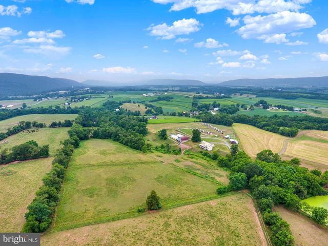 267 HOBBY HORSE LN, Millersburg, PA 17061