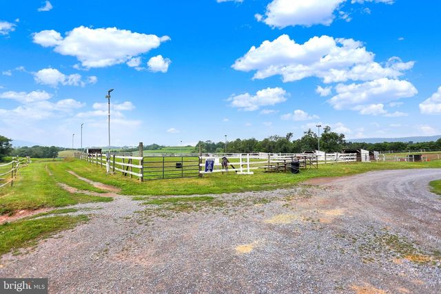 267 HOBBY HORSE LN, Millersburg, PA 17061