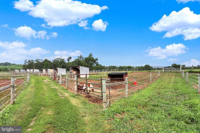 267 HOBBY HORSE LN, Millersburg, PA 17061