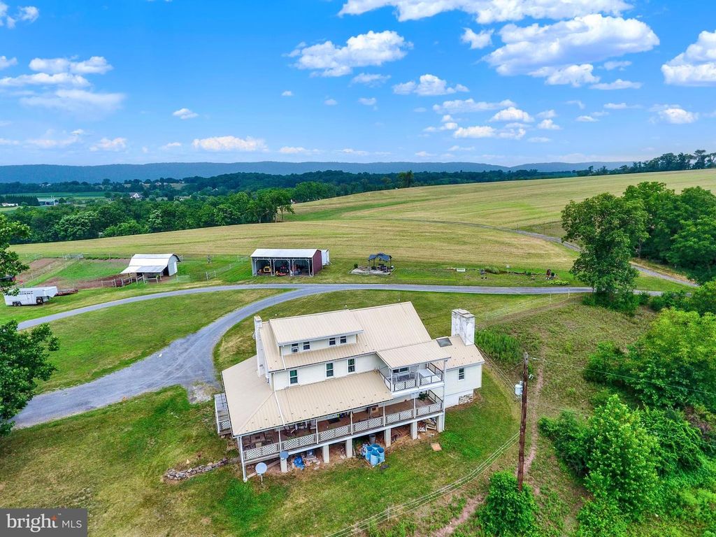 267 HOBBY HORSE LN, Millersburg, PA 17061