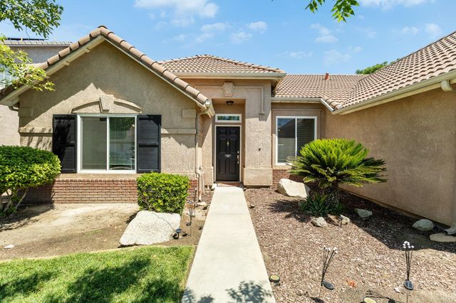 916 W Windsor Drive, Hanford, CA 93230