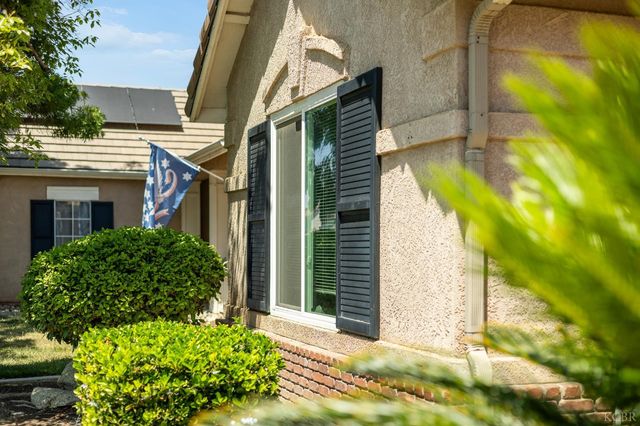 916 W Windsor Drive, Hanford, CA 93230