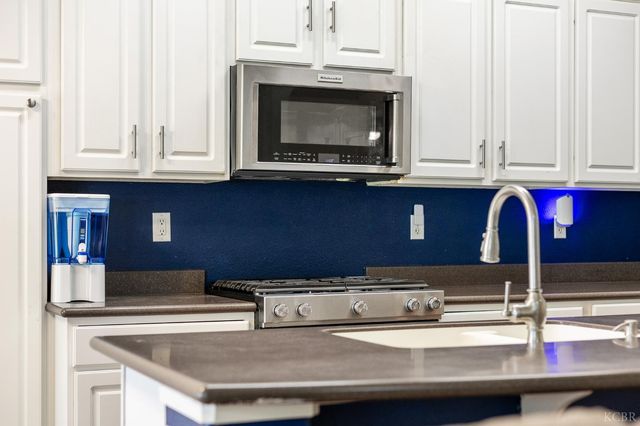 916 W Windsor Drive, Hanford, CA 93230