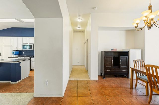 916 W Windsor Drive, Hanford, CA 93230