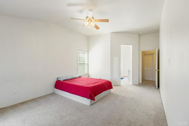 916 W Windsor Drive, Hanford, CA 93230