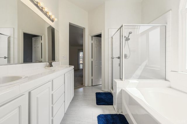 916 W Windsor Drive, Hanford, CA 93230