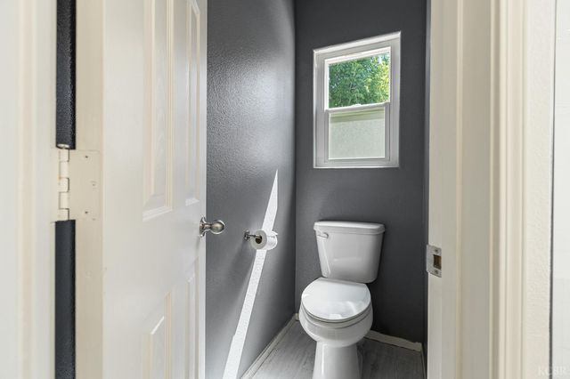 916 W Windsor Drive, Hanford, CA 93230