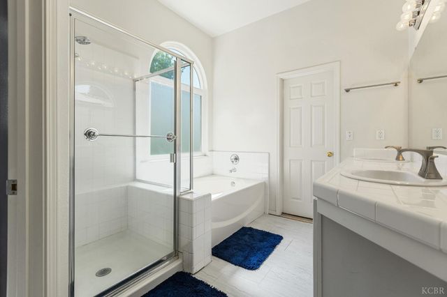 916 W Windsor Drive, Hanford, CA 93230