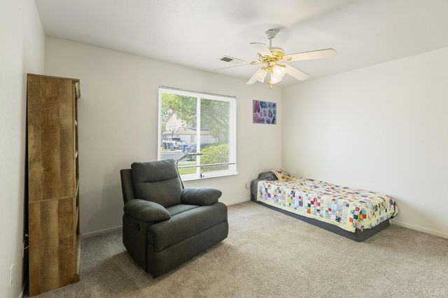 916 W Windsor Drive, Hanford, CA 93230