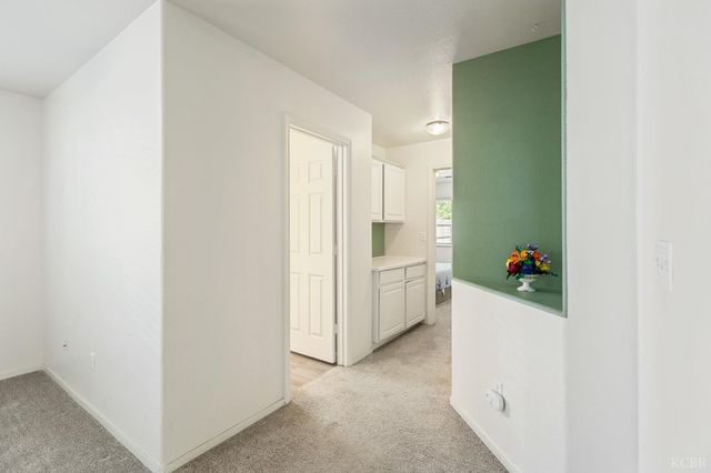 916 W Windsor Drive, Hanford, CA 93230
