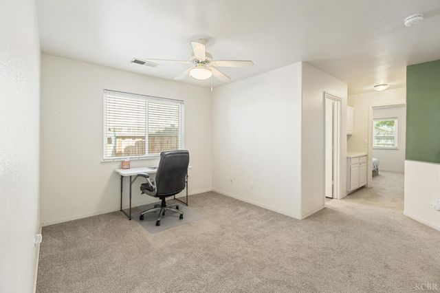 916 W Windsor Drive, Hanford, CA 93230
