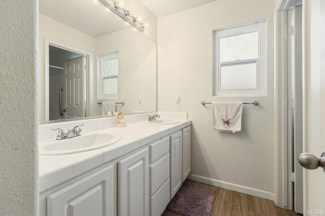 916 W Windsor Drive, Hanford, CA 93230