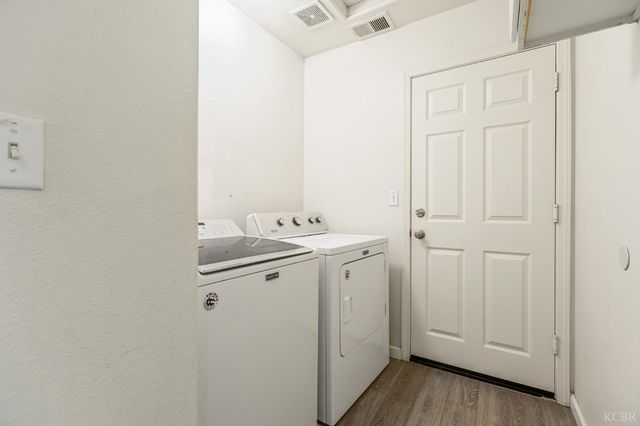 916 W Windsor Drive, Hanford, CA 93230