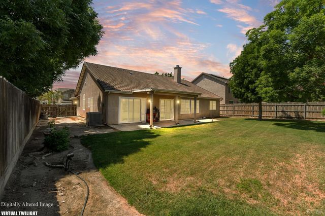 916 W Windsor Drive, Hanford, CA 93230