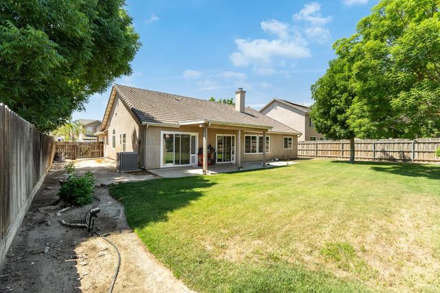 916 W Windsor Drive, Hanford, CA 93230