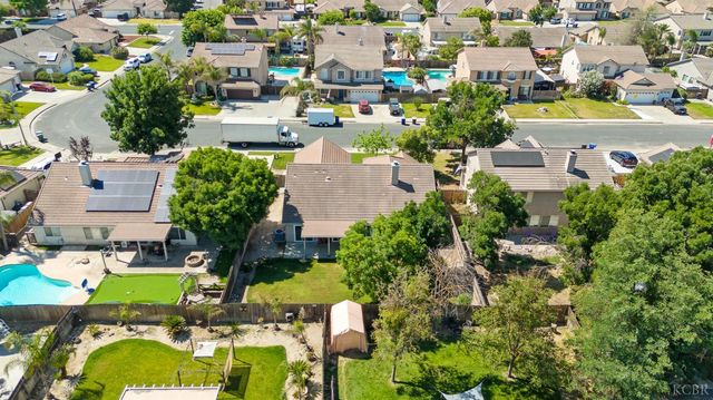916 W Windsor Drive, Hanford, CA 93230