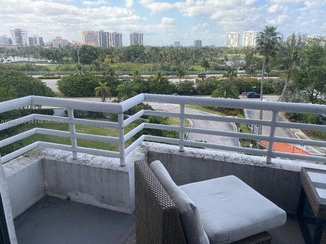 3300 NE 192nd Street 612, Aventura, FL 33180