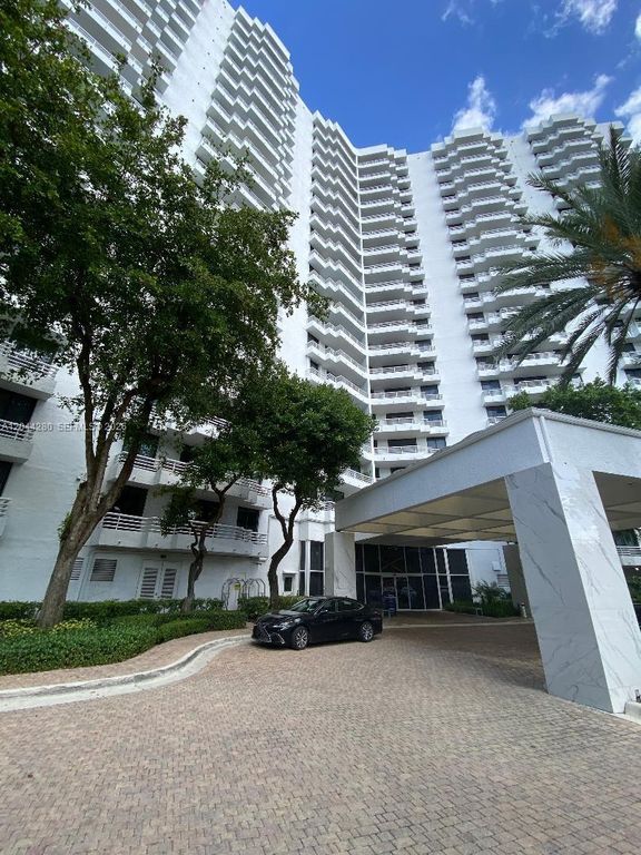 3300 NE 192nd Street 612, Aventura, FL 33180