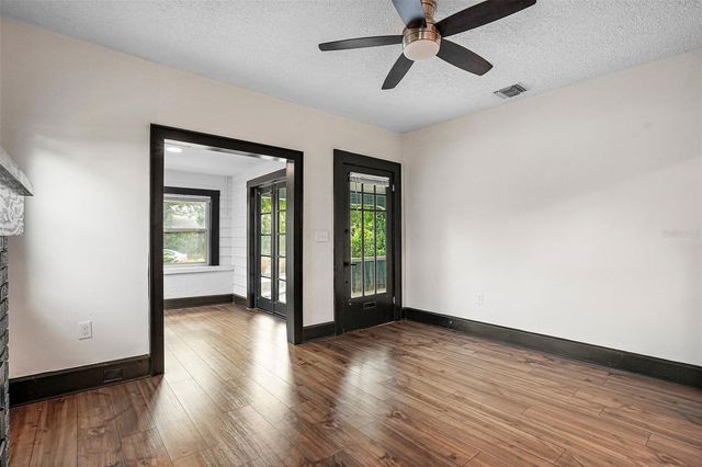 2111 BURLINGTON AVENUE N, St Petersburg, FL 33713