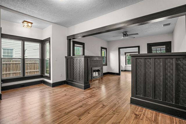 2111 BURLINGTON AVENUE N, St Petersburg, FL 33713