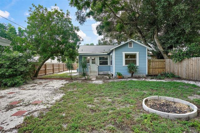 2111 BURLINGTON AVENUE N, St Petersburg, FL 33713